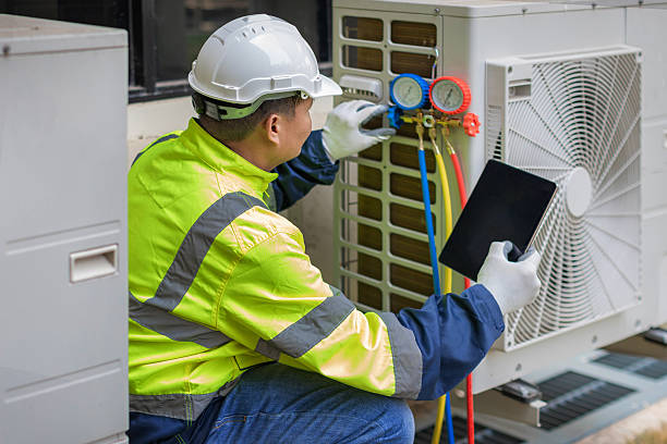 Professional Hvac technician working in Servia, IN
